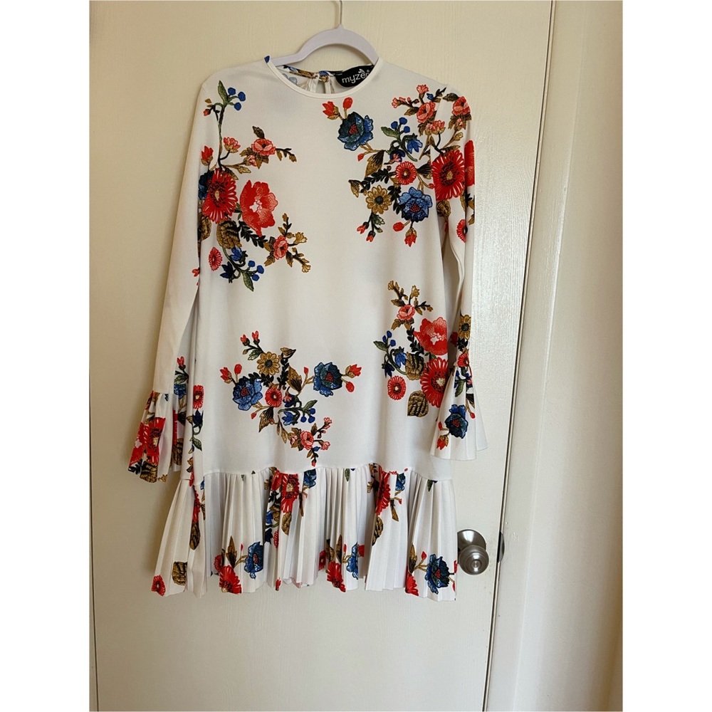 White floral tunic from Modanisa. Size 8/ EUR 40